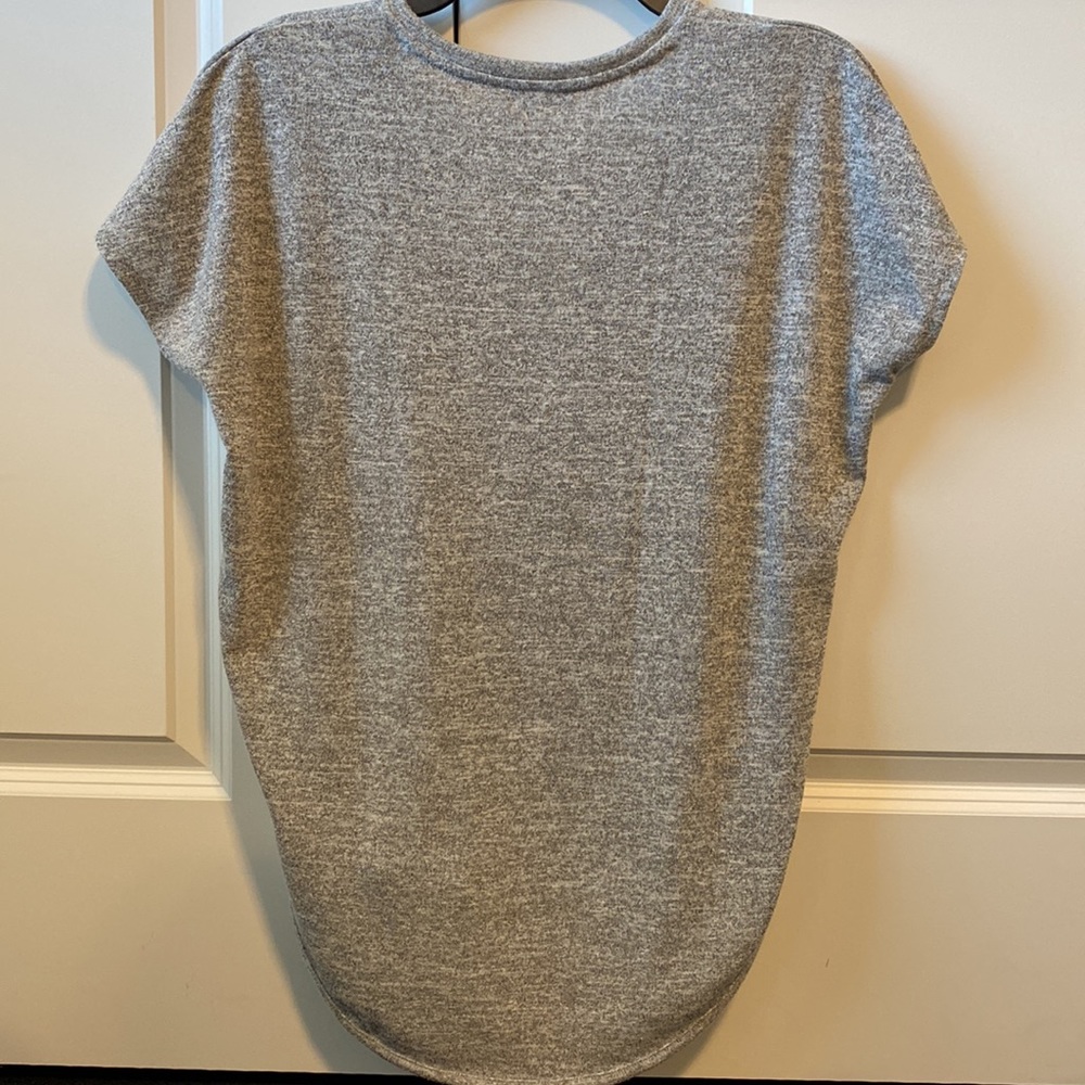 🖤Express light weight gray hi-low shirt size xsmall - Picture 2 of 4